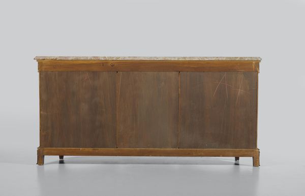 MANIFATTURA FRANCESE DEL XIX-XX SECOLO : Credenza lastronata e intarsiata in legni vari, con decorazioni in bronzo e metallo dorato, fronte a quattro cassetti affiancati da due ante, piano in marmo sagomato  - Asta Asta 449 | ARTE ANTICA E DEL XIX SECOLO Virtuale - Associazione Nazionale - Case d'Asta italiane