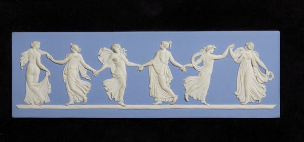 MANIFATTURA DI WEDGWOOD, XX SECOLO : Placca rettangolare in ceramica azzurra e bianca raffigurante la Danza delle Ore  - Asta Asta 449 | ARTE ANTICA E DEL XIX SECOLO Virtuale - Associazione Nazionale - Case d'Asta italiane