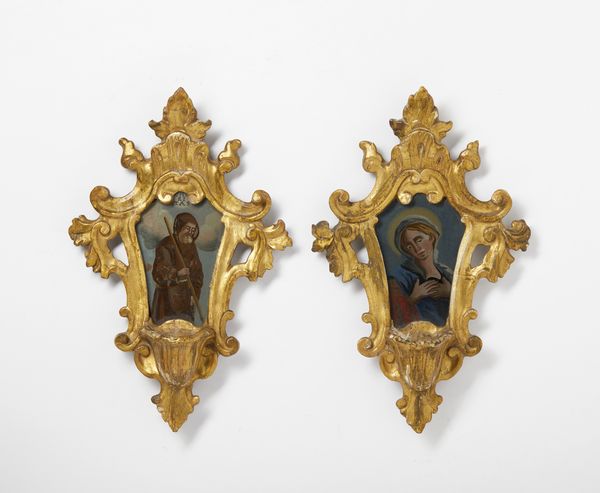 MANIFATTURA DEL XVIII-XIX SECOLO : Coppia di piccole acquasantiere in legno intagliato e dorato con parte centrale dipinta con San Francesco Da Paola e con la Vergine  - Asta Asta 449 | ARTE ANTICA E DEL XIX SECOLO Virtuale - Associazione Nazionale - Case d'Asta italiane