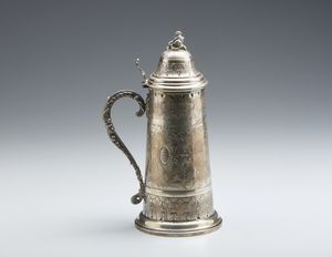 ARGENTIERE ITALIANO DEL XX SECOLO : Tankard in argento fuso e cesellato a motivi decorativi vegetali  - Asta Asta 449 | ARTE ANTICA E DEL XIX SECOLO Virtuale - Associazione Nazionale - Case d'Asta italiane