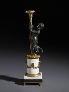 BRONZISTA FRANCESE DEL XIX SECOLO - Figura di putto reggifiaccola in bronzo parzialmente dorato, su base in marmo