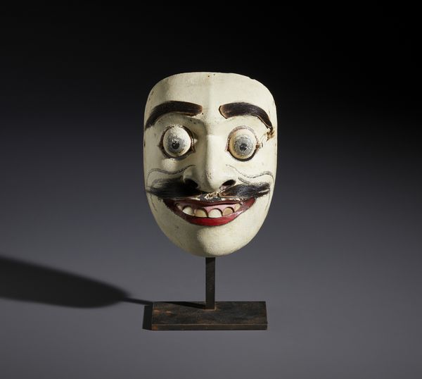 . : Maschera con base in legno dipinto, madreperla e metallo. Indonesia, inizi XX secolo.  - Asta Asta 450 | WUNDERKAMMER, CURIOSITIES & ETNOGRAFICA - A GENTLEMAN' S CABINET OF CURIOSITIES Online - Associazione Nazionale - Case d'Asta italiane