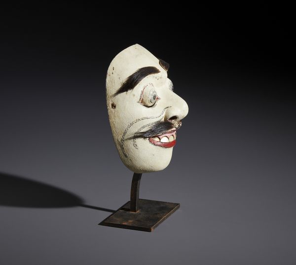 . : Maschera con base in legno dipinto, madreperla e metallo. Indonesia, inizi XX secolo.  - Asta Asta 450 | WUNDERKAMMER, CURIOSITIES & ETNOGRAFICA - A GENTLEMAN' S CABINET OF CURIOSITIES Online - Associazione Nazionale - Case d'Asta italiane