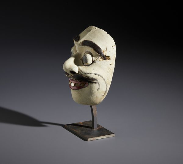 . : Maschera con base in legno dipinto, madreperla e metallo. Indonesia, inizi XX secolo.  - Asta Asta 450 | WUNDERKAMMER, CURIOSITIES & ETNOGRAFICA - A GENTLEMAN' S CABINET OF CURIOSITIES Online - Associazione Nazionale - Case d'Asta italiane