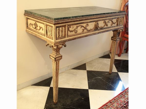 Coppia di console in legno laccato e in parte dorato a mecca  - Asta Casa Lazzi - parte prima Arredi, dipinti, vetri di Murano, curiosit - Associazione Nazionale - Case d'Asta italiane