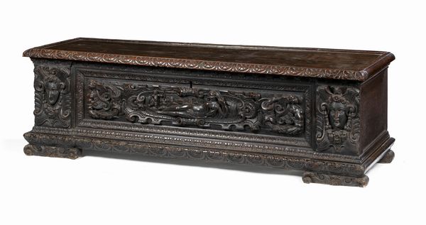 Cassapanca in legno di noce  - Asta Importanti Arredi, Maioliche, Sculture e Dipinti Antichi - Associazione Nazionale - Case d'Asta italiane