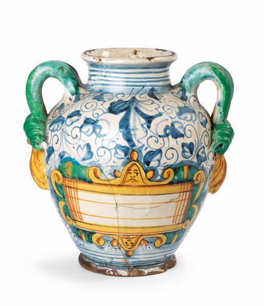 Anfora biansata in maiolica policroma bianco, blu, verde e giallo  - Asta Importanti Arredi, Maioliche, Sculture e Dipinti Antichi - Associazione Nazionale - Case d'Asta italiane