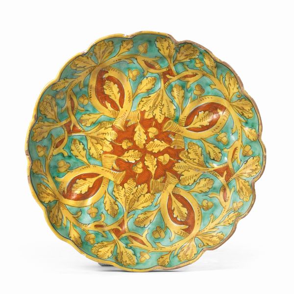 Alzata umbonata in maiolica policroma giallo, azzurro, ocra marrone  - Asta Importanti Arredi, Maioliche, Sculture e Dipinti Antichi - Associazione Nazionale - Case d'Asta italiane