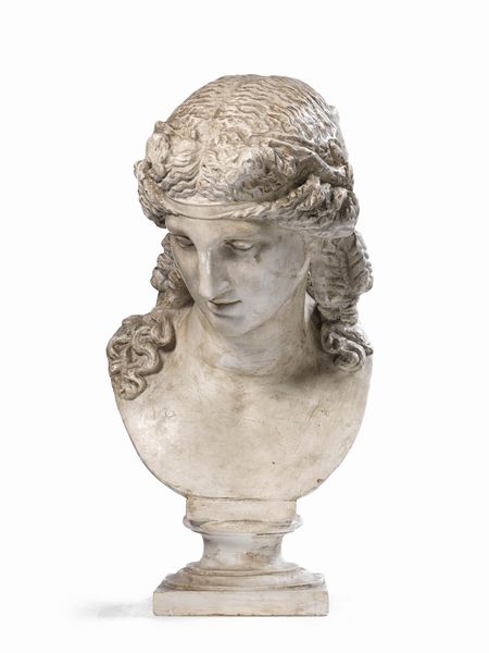 Ignoto scultore del XIX secolo : Grande testa di Apollo con i capelli cinti da una tenia (dall'antico)  - Asta Importanti Arredi, Maioliche, Sculture e Dipinti Antichi - Associazione Nazionale - Case d'Asta italiane