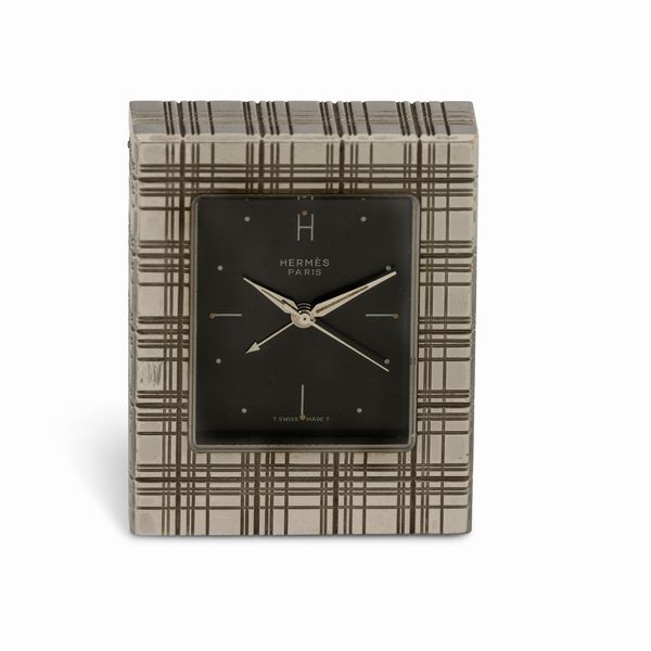 HERMES : Pendoletta da viaggio argentata, carica manuale, quadrante nero con lancette a foglia, 46x38 mm  - Asta Watches - Associazione Nazionale - Case d'Asta italiane