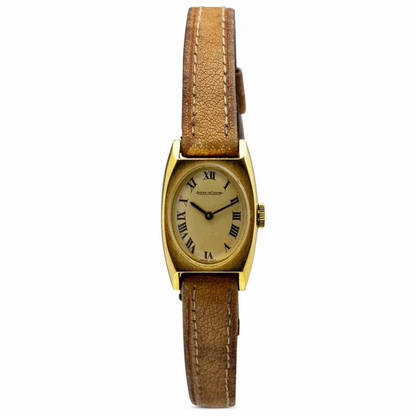 Jaeger-LeCoultre : Jaeger Le Coultre Lady tonneau in oro 18k, quadrante champagne con numeri romani, carica manuale, cinturino in pelle, 20x17,5 mm, 1960 circa  - Asta Watches - Associazione Nazionale - Case d'Asta italiane