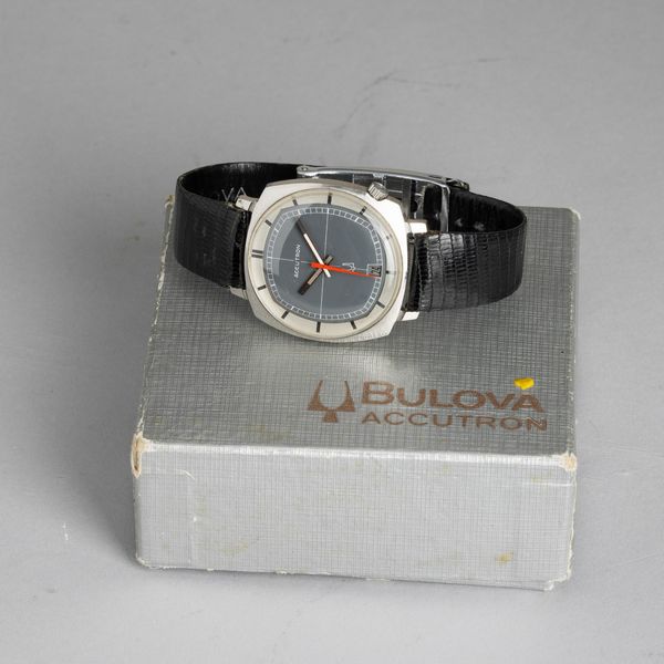 Bulova : Accutron di forma con quadrante grigio antracite due toni, movimento elettromeccanico a diapason, 36 mm  - Asta Watches - Associazione Nazionale - Case d'Asta italiane