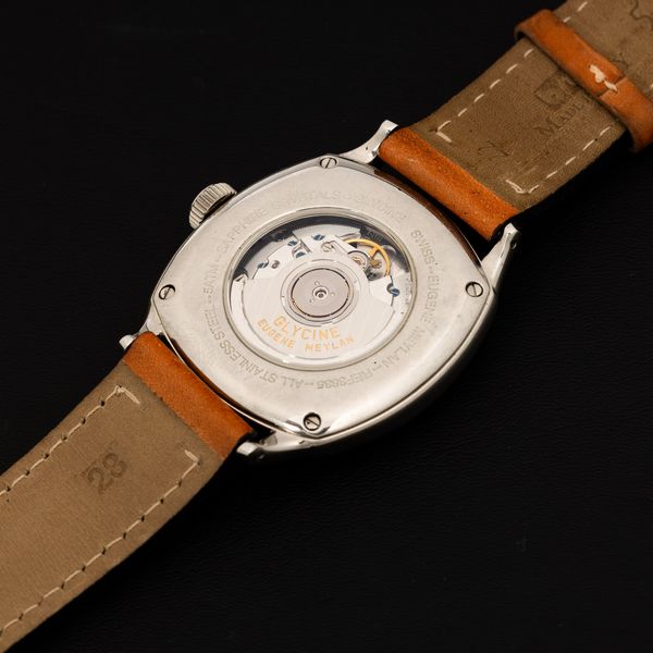 GLYCINE : Eugene Meylan automatico in acciaio di forma con quadrante argent numeri Dec, fondo a vista, 42 mm  - Asta Watches - Associazione Nazionale - Case d'Asta italiane