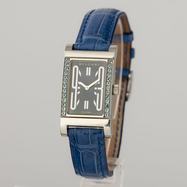 bulgari : Rettangolo in acciaio con pietre turchesi incastonate, movimento al quarzo, quadrante blu Soleil, 31x21  - Asta Watches - Associazione Nazionale - Case d'Asta italiane