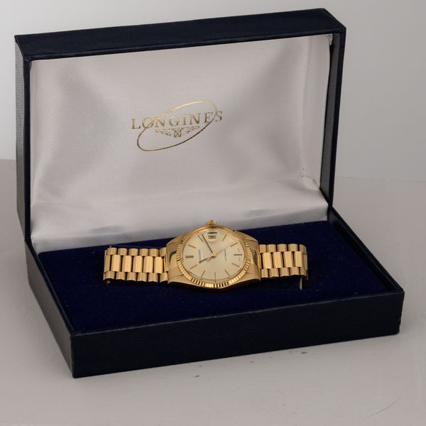 LONGINES : Automatic in oro giallo 18k con datario, quadrante champagne e bracciale President, 32 mm  - Asta Watches - Associazione Nazionale - Case d'Asta italiane