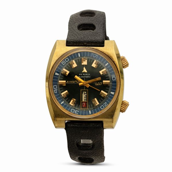 Jungfrau : Orologio di forma tonneau 007 in acciaio laminato automatico con indicazione di giorno e data, quadrante nero con indici applicati dorati, 36x37 mm  - Asta Watches - Associazione Nazionale - Case d'Asta italiane