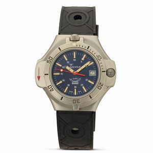 SQUALE : Rambo in acciaio satinato, movimento al quarzo, quadrante blu con indici luminosi e indicazione della data, cinturino in gomma, 43x47 mm  - Asta Watches - Associazione Nazionale - Case d'Asta italiane