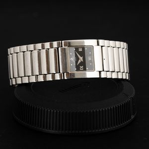 Baume & Mercier : Catwalk Lady in acciaio al quarzo quadrante nero lucido con indici applicati, 24x21 mm  - Asta Watches - Associazione Nazionale - Case d'Asta italiane