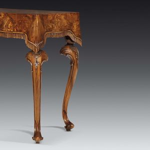 COPPIA DI ELEGANTI CONSOLE, VENEZIA, SECONDA     METÀ SECOLO XVIII  - Asta INTERNATIONAL FINE ART - Associazione Nazionale - Case d'Asta italiane