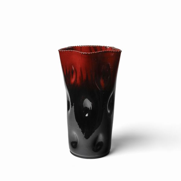 POZZI AMBROGIO (1931 - 2012) : Vaso con bordo irregolare e superficie decorata da inflessioni per Ceramica Pozzi, Varese  - Asta Asta 451 | DESIGN E ARTI DECORATIVE DEL NOVECENTO - CERAMICHE e VETRI Online - Associazione Nazionale - Case d'Asta italiane