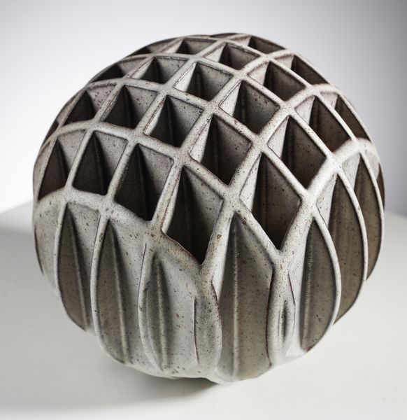 TASCA ALESSIO (1929 - 2020) : Sfera traforata a estrusione per manifattura di Nove  - Asta Asta 451 | DESIGN E ARTI DECORATIVE DEL NOVECENTO - CERAMICHE e VETRI Online - Associazione Nazionale - Case d'Asta italiane