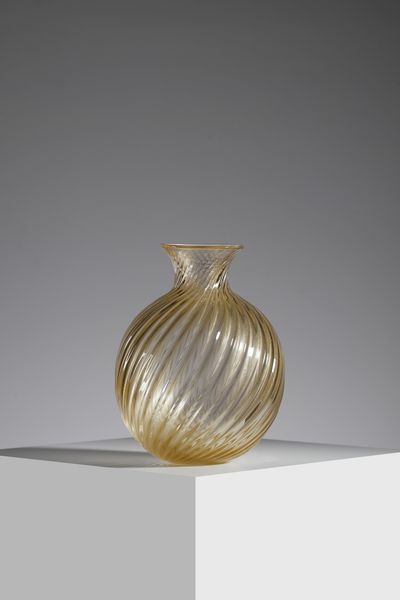 SEGUSO ARCHIMEDE (1909 - 1999) : Vaso globulare con costolature ritorte, Murano  - Asta Asta 451 | DESIGN E ARTI DECORATIVE DEL NOVECENTO - CERAMICHE e VETRI Online - Associazione Nazionale - Case d'Asta italiane