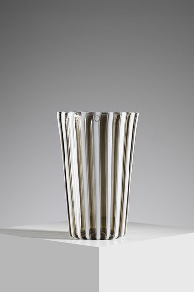 VENINI PAOLO (1895 - 1959) : Vaso a forma leggermente svasata, Murano  - Asta Asta 451 | DESIGN E ARTI DECORATIVE DEL NOVECENTO - CERAMICHE e VETRI Online - Associazione Nazionale - Case d'Asta italiane