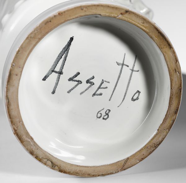 ASSETTO FRANCO (1911 - 1991) : Vaso con corpo cilindrico decorato con motivi astratti a rilievo  - Asta Asta 451 | DESIGN E ARTI DECORATIVE DEL NOVECENTO - CERAMICHE e VETRI Online - Associazione Nazionale - Case d'Asta italiane