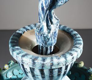 SAN POLO VENEZIA : Fontana composta da basamento, catino e gruppo scultoreo con donna portatrice di anfora  - Asta Asta 451 | DESIGN E ARTI DECORATIVE DEL NOVECENTO - CERAMICHE e VETRI Online - Associazione Nazionale - Case d'Asta italiane