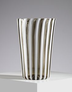 VENINI PAOLO (1895 - 1959) : Vaso a forma leggermente svasata, Murano  - Asta Asta 451 | DESIGN E ARTI DECORATIVE DEL NOVECENTO - CERAMICHE e VETRI Online - Associazione Nazionale - Case d'Asta italiane