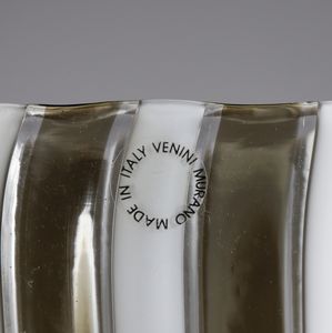 VENINI PAOLO (1895 - 1959) : Vaso a forma leggermente svasata, Murano  - Asta Asta 451 | DESIGN E ARTI DECORATIVE DEL NOVECENTO - CERAMICHE e VETRI Online - Associazione Nazionale - Case d'Asta italiane