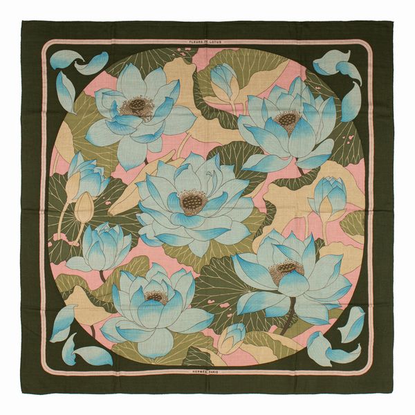 Hermès : Grand foulard Fleurs de Lotus  - Asta Luxury Fashion - Associazione Nazionale - Case d'Asta italiane