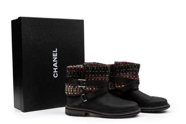 CHANEL : Paio di stivaletti  - Asta Luxury Fashion - Associazione Nazionale - Case d'Asta italiane