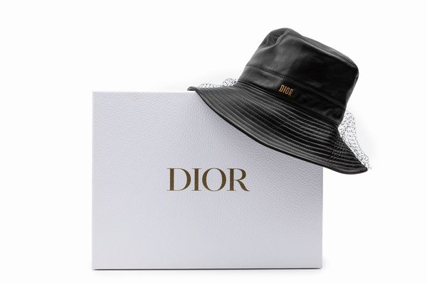 Christian Dior : Cappello  - Asta Luxury Fashion - Associazione Nazionale - Case d'Asta italiane