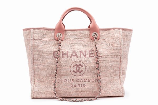 CHANEL : Borsa Deauville Rue Cambon  - Asta Luxury Fashion - Associazione Nazionale - Case d'Asta italiane