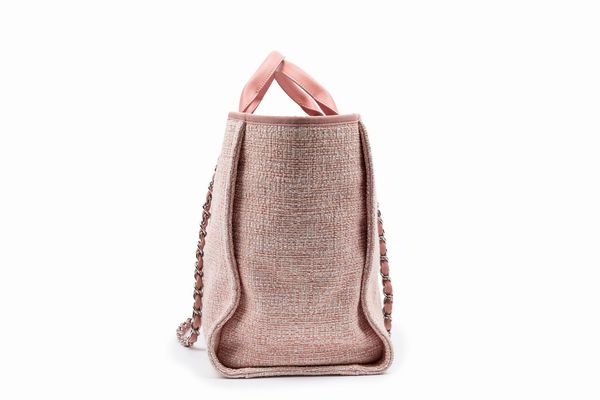 CHANEL : Borsa Deauville Rue Cambon  - Asta Luxury Fashion - Associazione Nazionale - Case d'Asta italiane