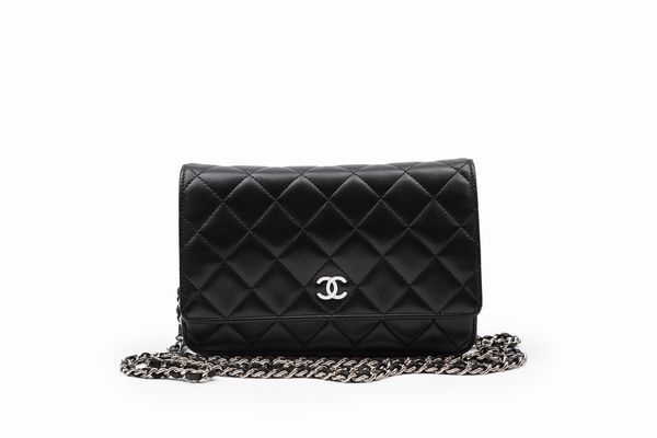 CHANEL : Borsa Wallet On Chain  - Asta Luxury Fashion - Associazione Nazionale - Case d'Asta italiane