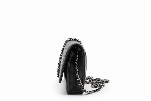 CHANEL : Borsa Wallet On Chain  - Asta Luxury Fashion - Associazione Nazionale - Case d'Asta italiane