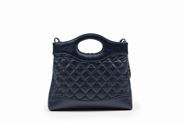 CHANEL : Borsa con maniglie ad oblo  - Asta Luxury Fashion - Associazione Nazionale - Case d'Asta italiane