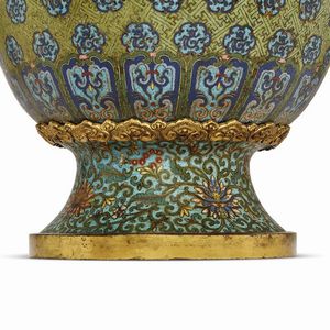 VASO, CINA, DINASTIA QING, PERIODO QIANLONG-JIAQING  - Asta Arte Orientale 东方艺术 - Associazione Nazionale - Case d'Asta italiane