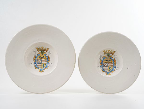 Due grandi piatti.<BR>Liguria (?), probabilmente XIX secolo.  - Asta Maioliche e Porcellane da Collezione - Associazione Nazionale - Case d'Asta italiane