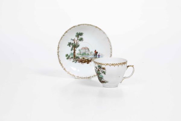 Tazza con piattino.<BR>Danimarca, Manifattura Royal Copenhagen, ultimo quarto del XVIII secolo.  - Asta Maioliche e Porcellane da Collezione - Associazione Nazionale - Case d'Asta italiane