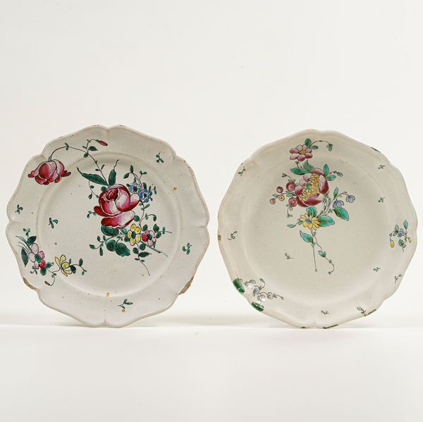 Due piatti.<BR>Savona, Manifattura Boselli, 1780 circa.  - Asta Maioliche e Porcellane da Collezione - Associazione Nazionale - Case d'Asta italiane