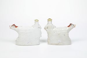 Coppia di Cow Creamer.<BR>Inghilterra Staffordshire, periodo vittoriano, XIX secolo.  - Asta Maioliche e Porcellane da Collezione - Associazione Nazionale - Case d'Asta italiane