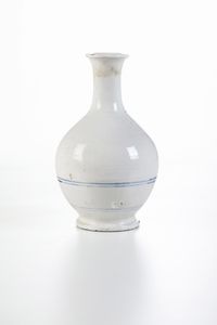 Bottiglia.<BR>Castelli (?), inizio del XVIII secolo.  - Asta Maioliche e Porcellane da Collezione - Associazione Nazionale - Case d'Asta italiane