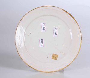 Piccolo piatto.<BR>Castelli, terzo quarto del XVIII secolo.<BR>  - Asta Maioliche e Porcellane da Collezione - Associazione Nazionale - Case d'Asta italiane