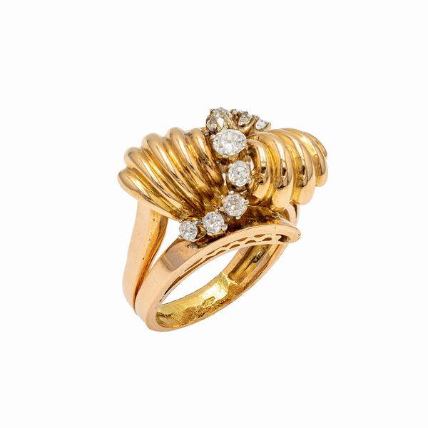 Anello in oro giallo 18kt e diamanti  - Asta Gioielli e Orologi - Associazione Nazionale - Case d'Asta italiane