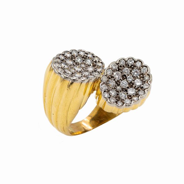 Anello contrari in oro giallo e bianco 18kt con diamanti  - Asta Gioielli e Orologi - Associazione Nazionale - Case d'Asta italiane