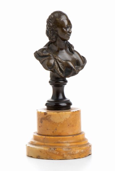 Busto in bronzo di Maria Antonietta su base in marmo giallo  - Asta Militaria, Ordini cavallereschi, Napoleonica - Associazione Nazionale - Case d'Asta italiane