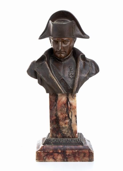 busto in bronzo di Napoleone I su base marmorea  - Asta Militaria, Ordini cavallereschi, Napoleonica - Associazione Nazionale - Case d'Asta italiane